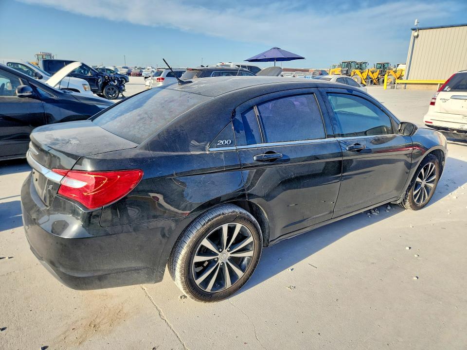 65827566 :رقم المزاد ، 1C3CCBBB8DN554317 vin ، 2013 Chrysler 200 مزاد بيع