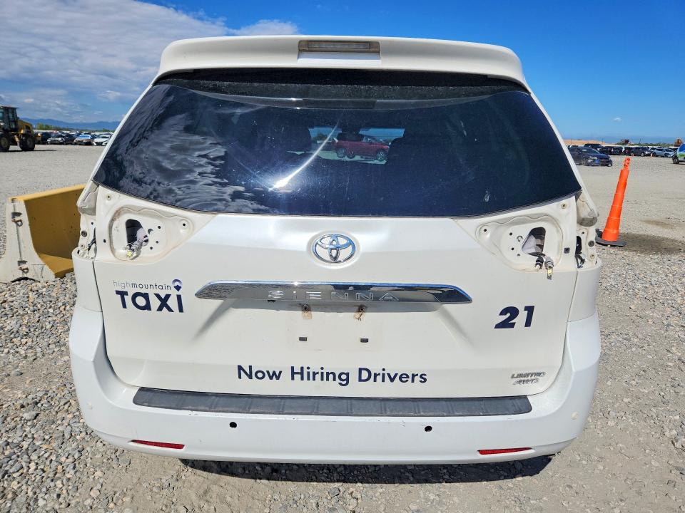 2017 Toyota Sienna მანქანა იყიდება აუქციონზე, vin: 5TDDZ3DC7HS152900, აუქციონის ნომერი: 65854946
