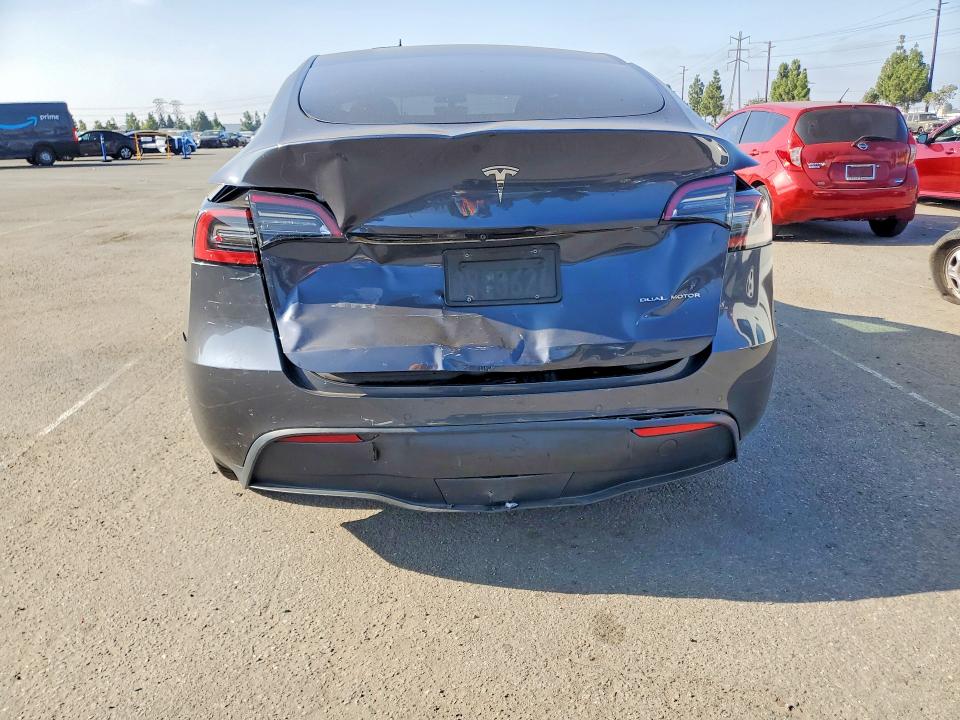 64674826 :رقم المزاد ، 5YJYGAEE8MF180229 vin ، 2021 Tesla Model Y مزاد بيع