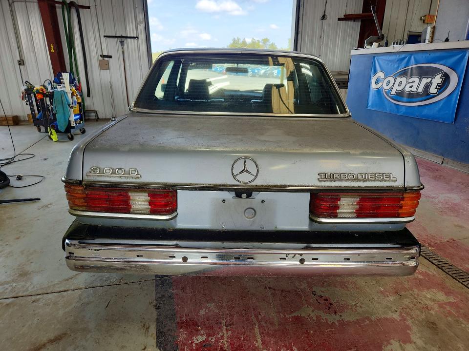 64431926 :رقم المزاد ، WDBAB33A3DB027576 vin ، 1983 Mercedes-benz 300 مزاد بيع