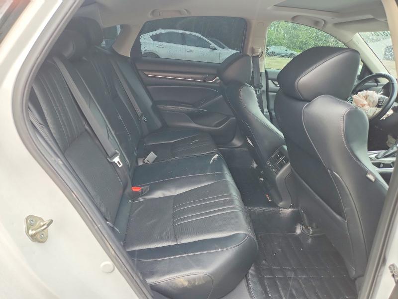 62051876 :رقم المزاد ، 1HGCV1F57JA804851 vin ، 2018 Honda Accord مزاد بيع