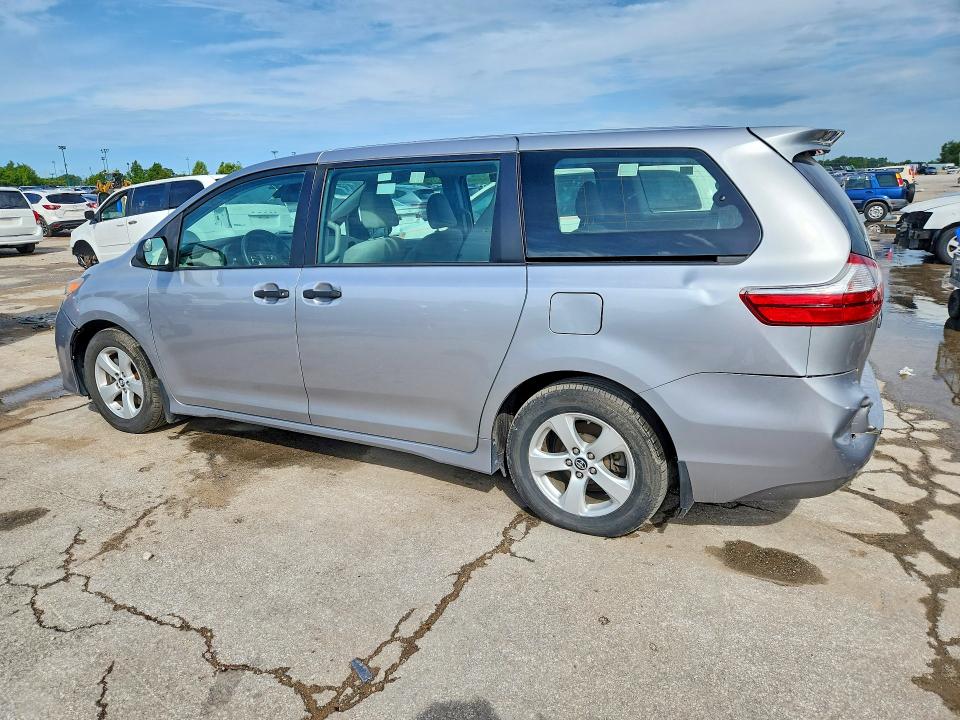 65208606 :رقم المزاد ، 5TDZZ3DC0JS959545 vin ، 2018 Toyota Sienna مزاد بيع