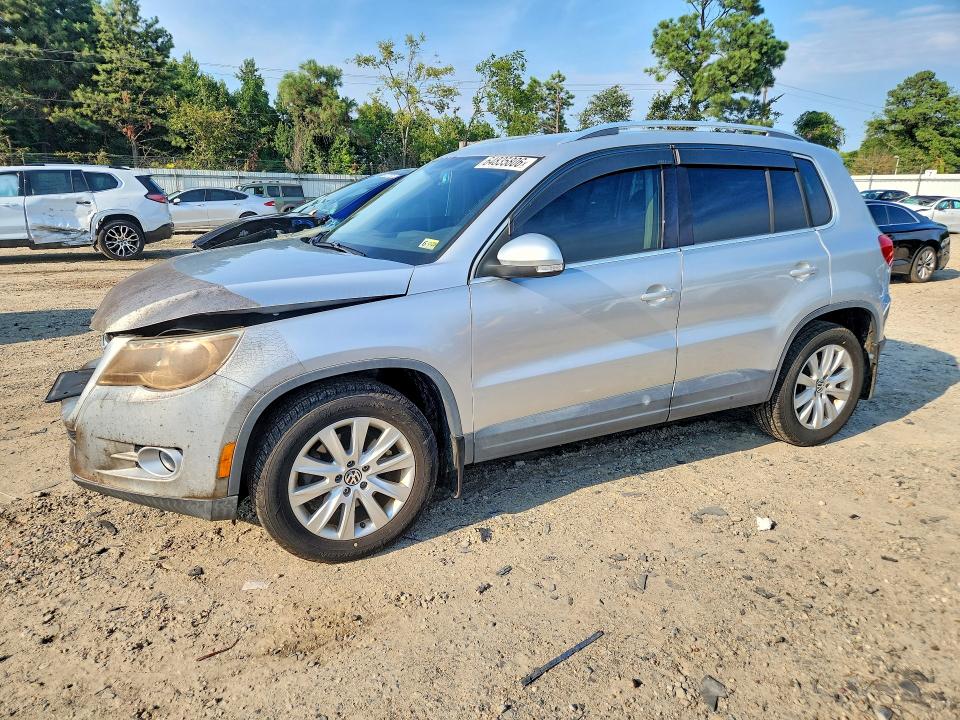 Auction sale of the 2010 Volkswagen Tiguan, vin: WVGAV7AX5AW500725, lot number: 64835806