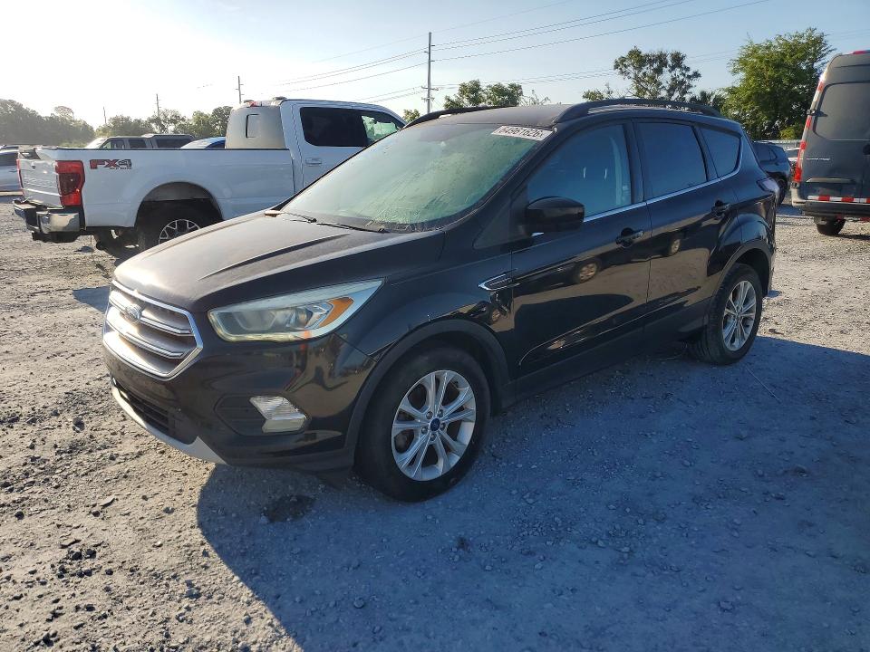 64961626 :رقم المزاد ، 1FMCU0GD1HUC84605 vin ، 2017 Ford Escape مزاد بيع