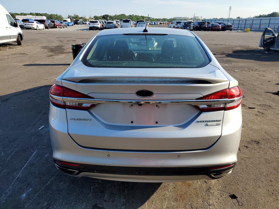 64410506 :رقم المزاد ، 3FA6P0D94JR137254 vin ، 2018 Ford Fusion مزاد بيع