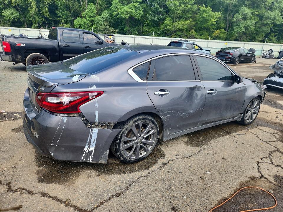 63333536 :رقم المزاد ، 1N4AL3APXJC295784 vin ، 2018 Nissan Altima مزاد بيع