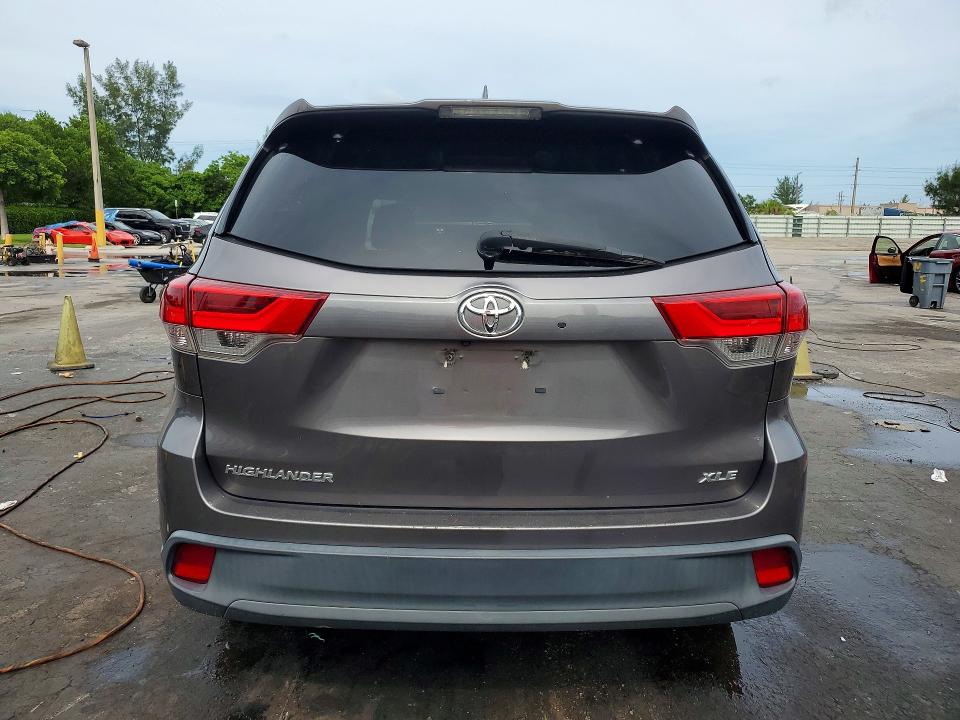 2019 Toyota Highlander მანქანა იყიდება აუქციონზე, vin: 5TDKZRFHXKS557062, აუქციონის ნომერი: 64190736