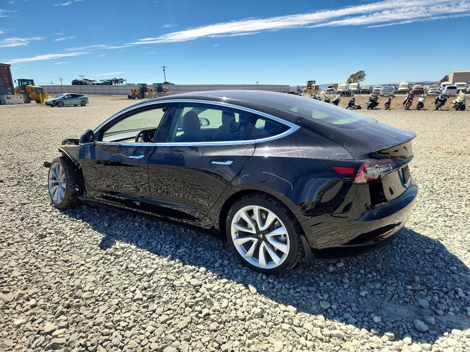 64482146 :رقم المزاد ، 5YJ3E1EB9KF197057 vin ، 2019 Tesla Model 3 مزاد بيع