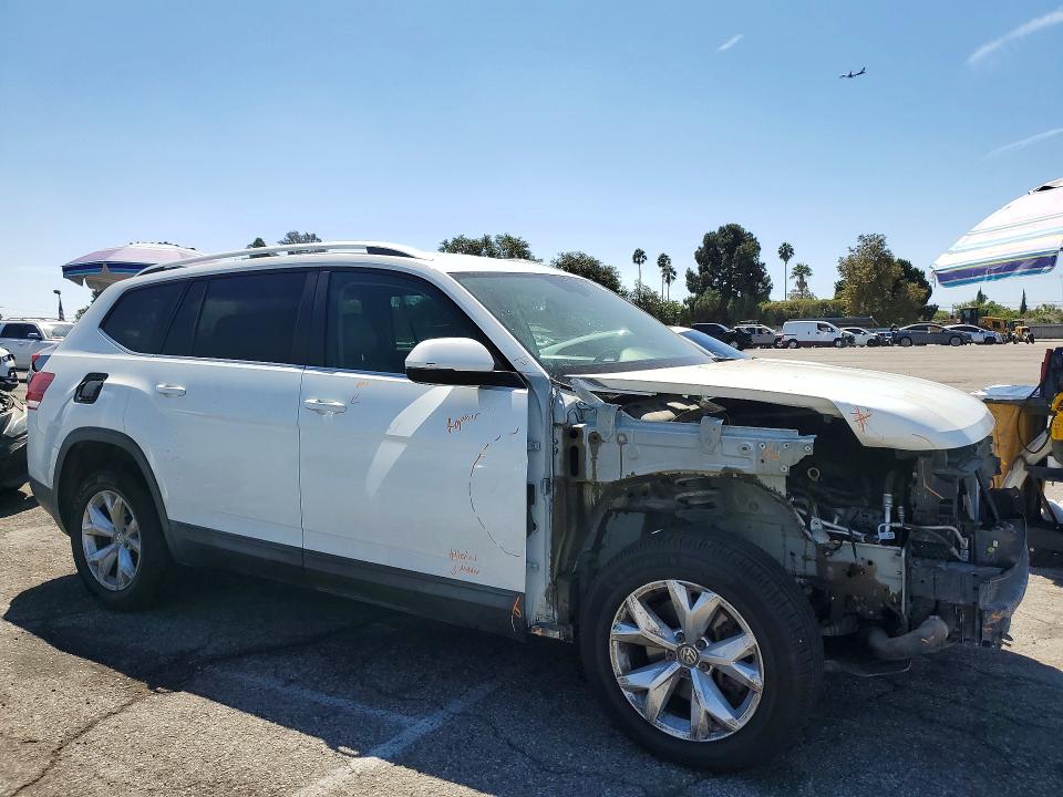 66107446 :رقم المزاد ، 1V2CP2CAXJC592790 vin ، 2018 Volkswagen Atlas مزاد بيع