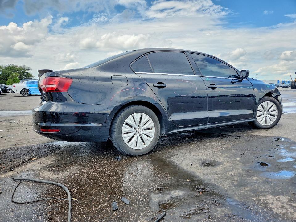 66174616 :رقم المزاد ، 3VW2B7AJXHM327451 vin ، 2017 Volkswagen Jetta مزاد بيع