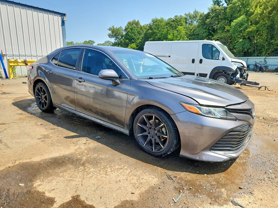 Продаж на аукціоні авто 2018 Toyota Camry, vin: 4T1B11HK2JU077315, номер лоту: 64294246