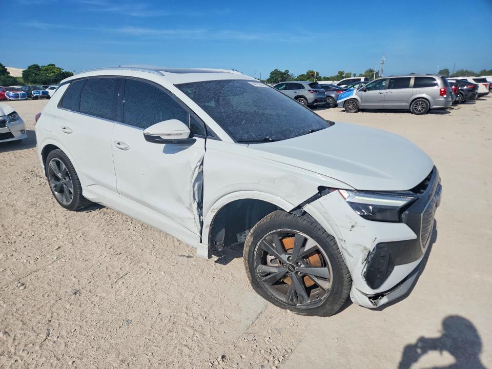 64676826 :رقم المزاد ، WA1H2BFZ9NP013997 vin ، 2022 Audi Q4 E-tron مزاد بيع