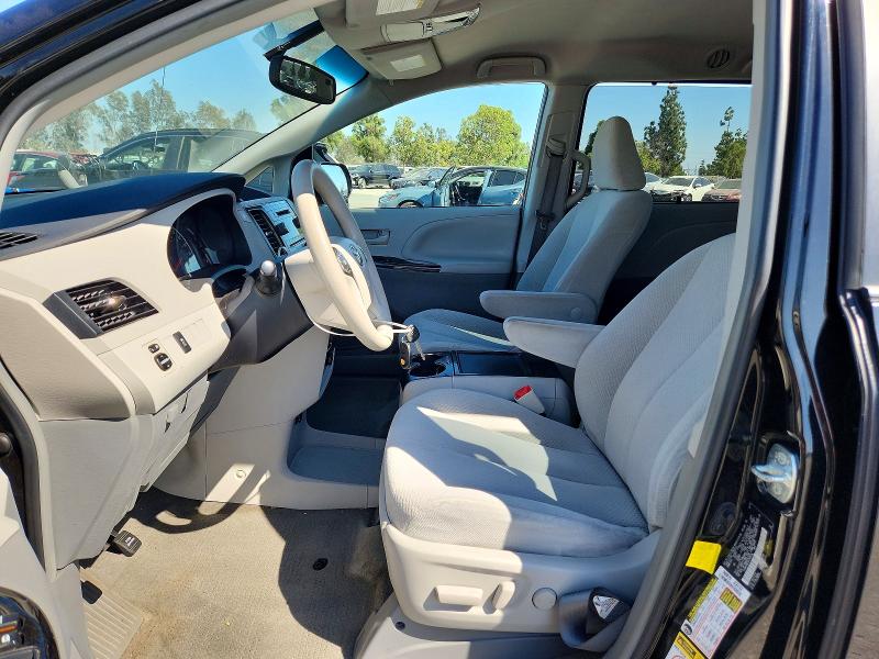 63902546 :رقم المزاد ، 5TDKK3DC4DS300538 vin ، 2013 Toyota Sienna مزاد بيع