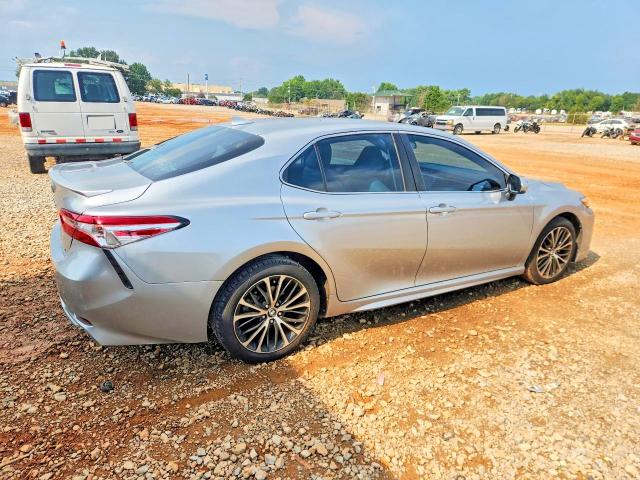 63290716 :رقم المزاد ، 4T1G11AK2LU892990 vin ، 2020 Toyota Camry مزاد بيع