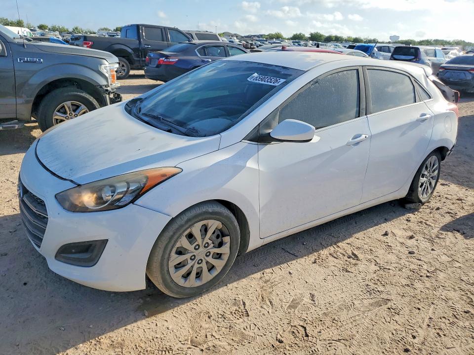 2017 Hyundai Elantra Gt მანქანა იყიდება აუქციონზე, vin: KMHD35LH4HU380743, აუქციონის ნომერი: 65903526