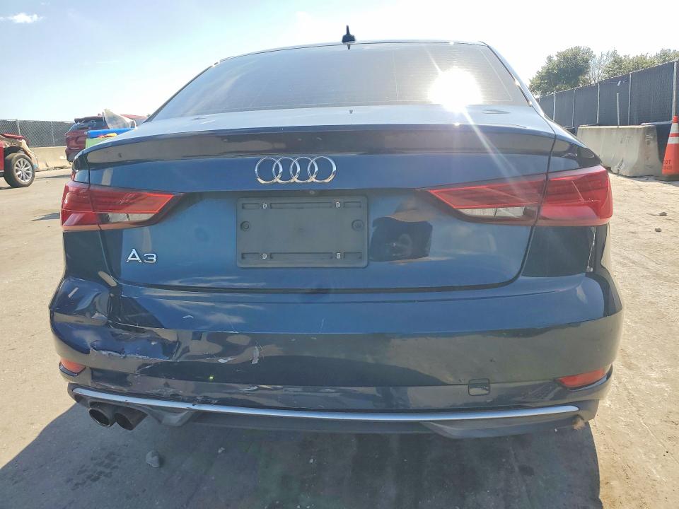 Продаж на аукціоні авто 2018 Audi A3, vin: WAUAUGFF5J1004793, номер лоту: 65842656