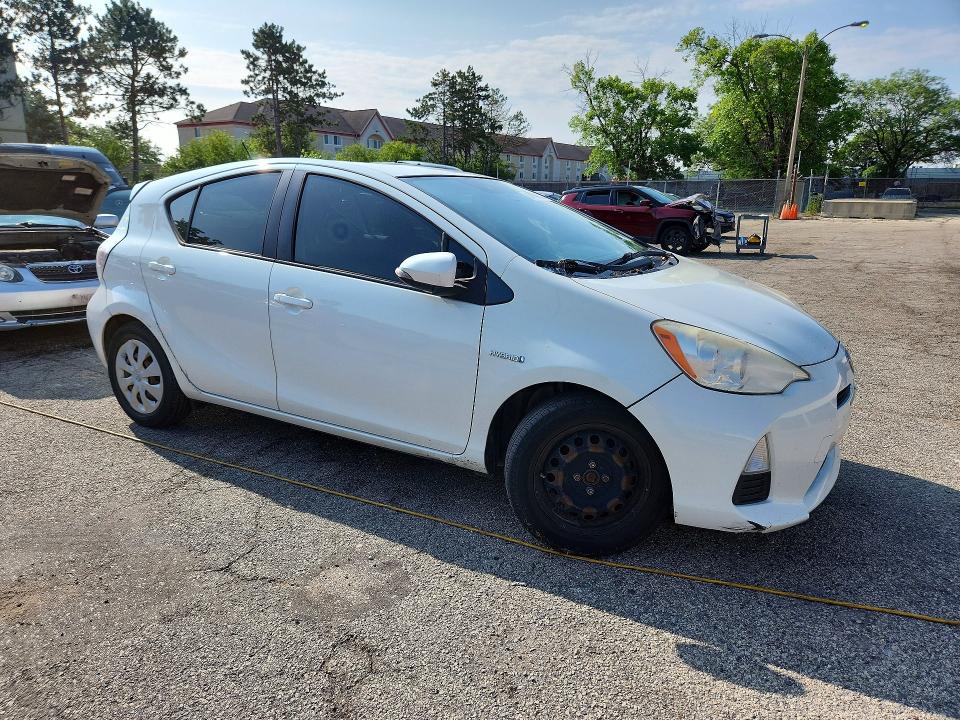 2013 Toyota Prius C მანქანა იყიდება აუქციონზე, vin: JTDKDTB38D1531517, აუქციონის ნომერი: 64439156
