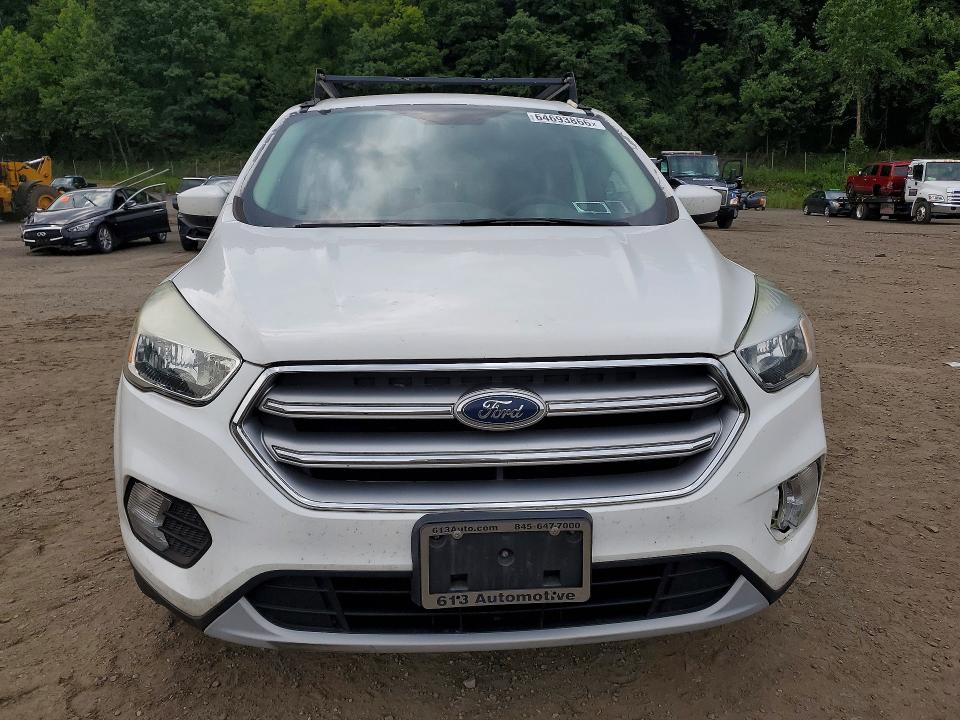 64693866 :رقم المزاد ، 1FMCU0GD0HUE77134 vin ، 2017 Ford Escape مزاد بيع