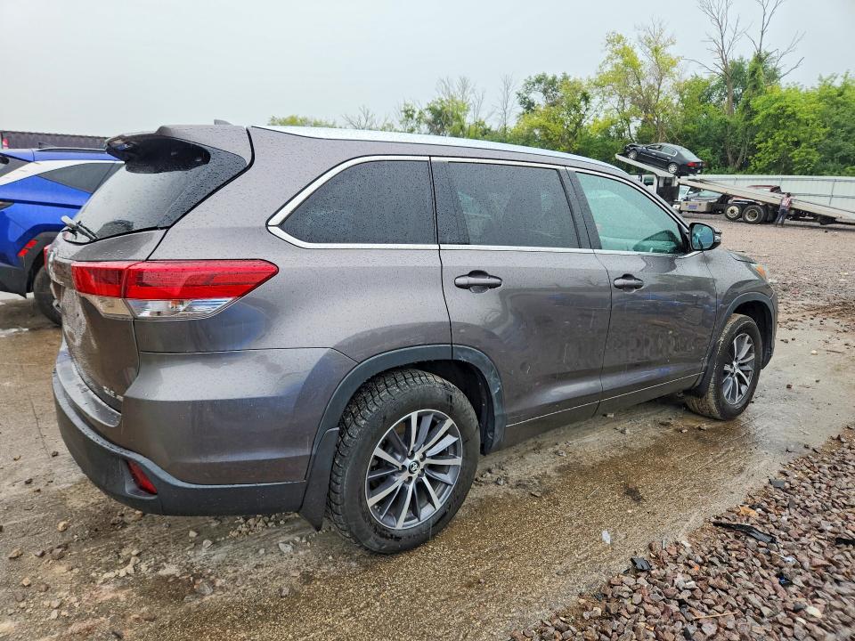 Продажа на аукционе авто 2017 Toyota Highlander, vin: 5TDJZRFH2HS510497, номер лота: 64754236