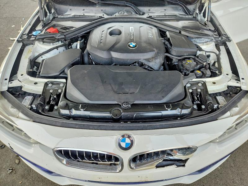 64752586 :رقم المزاد ، WBA8B9G35HNU51924 vin ، 2017 Bmw 3 Series 330i مزاد بيع