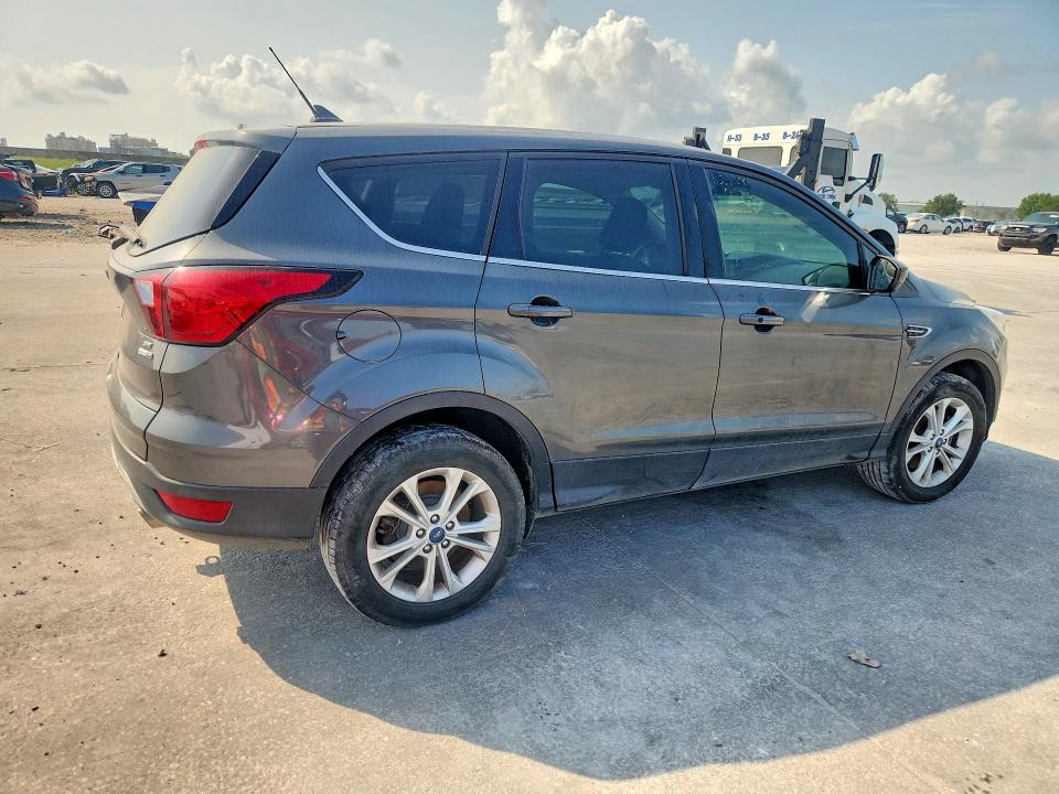 2019 Ford Escape მანქანა იყიდება აუქციონზე, vin: 1FMCU9GD9KUB30526, აუქციონის ნომერი: 63338716