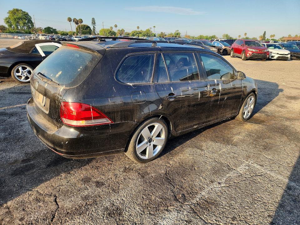 62306186 :رقم المزاد ، 3VWPZ7AJ4AM652832 vin ، 2010 Volkswagen Jetta مزاد بيع