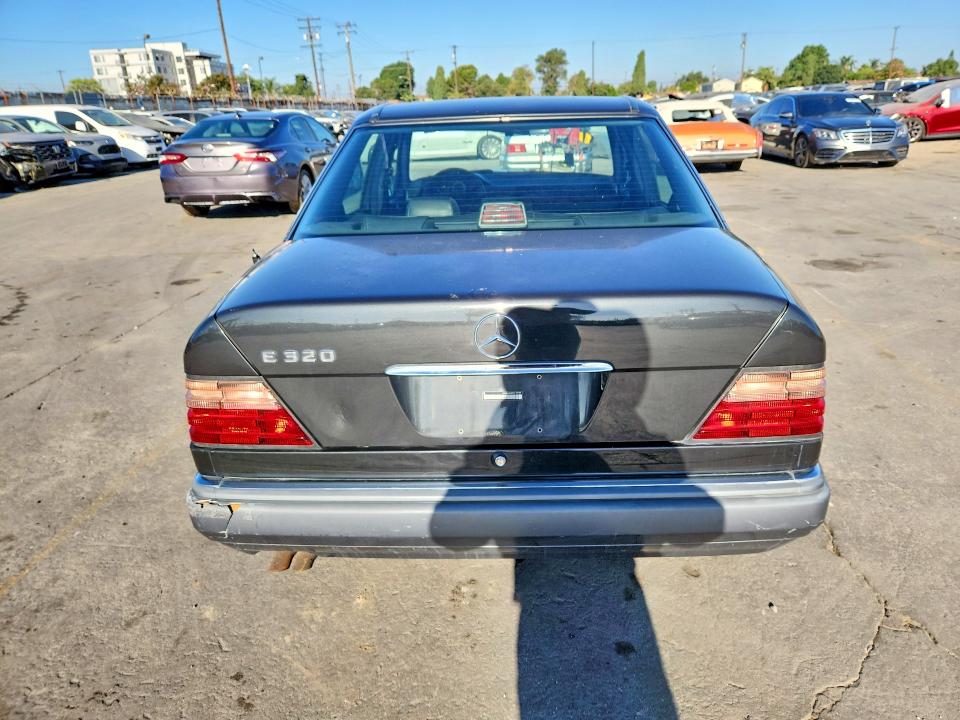 1995 Mercedes-benz E მანქანა იყიდება აუქციონზე, vin: WDBEA32E5SC159125, აუქციონის ნომერი: 65314436