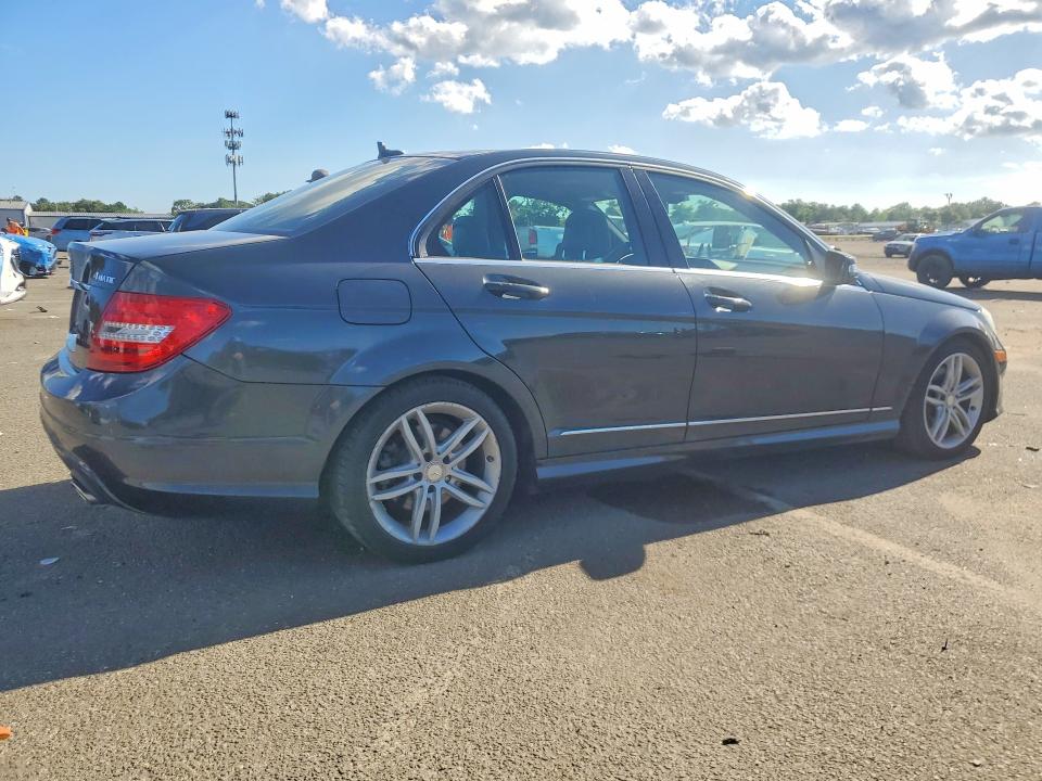 2013 Mercedes-benz C მანქანა იყიდება აუქციონზე, vin: WDDGF8AB3DA880600, აუქციონის ნომერი: 66689306