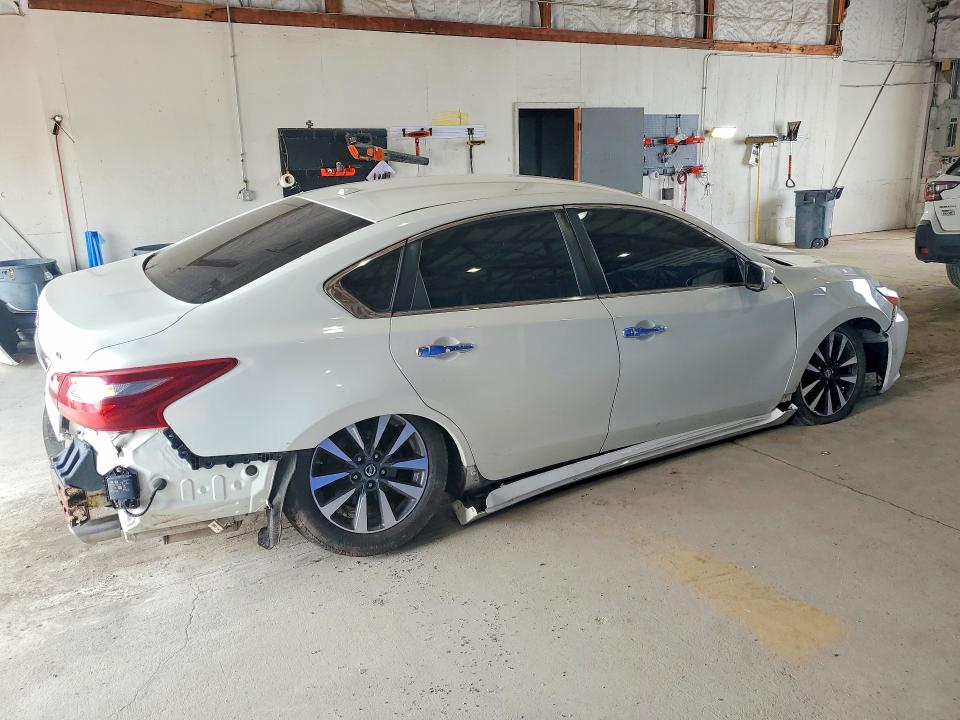 2018 Nissan Altima მანქანა იყიდება აუქციონზე, vin: 1N4AL3AP1JC199624, აუქციონის ნომერი: 64423846