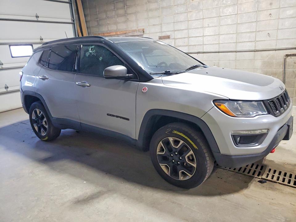 65496836 :رقم المزاد ، 3C4NJDDB9JT207349 vin ، 2018 Jeep Compass مزاد بيع