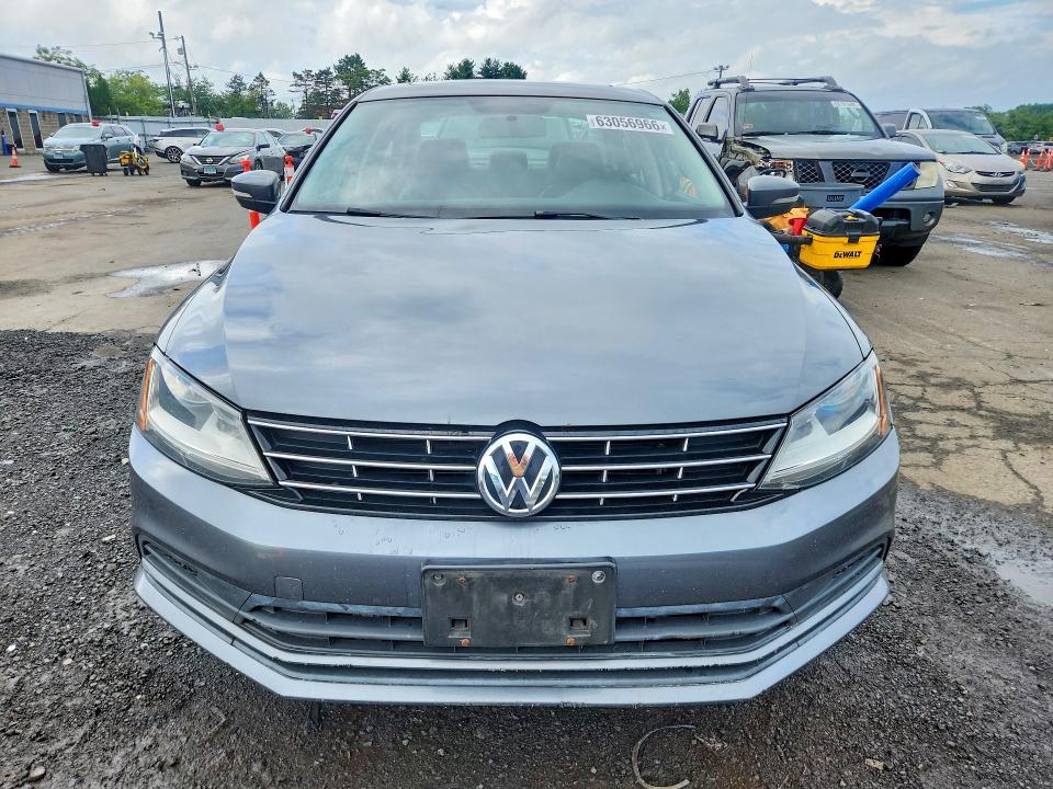 63056966 :رقم المزاد ، 3VWB67AJ6JM226787 vin ، 2018 Volkswagen Jetta مزاد بيع