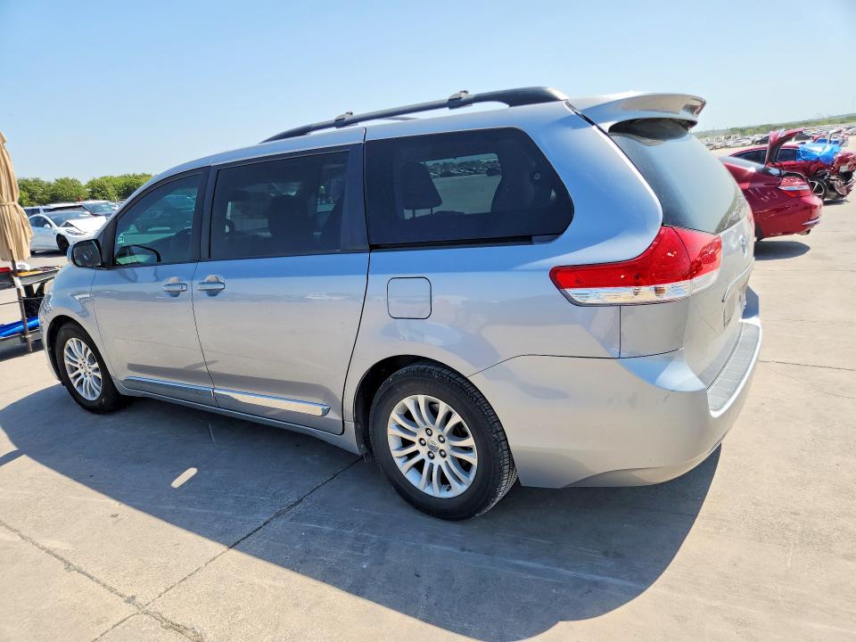 64704766 :رقم المزاد ، 5TDYK3DC5DS395010 vin ، 2013 Toyota Sienna مزاد بيع