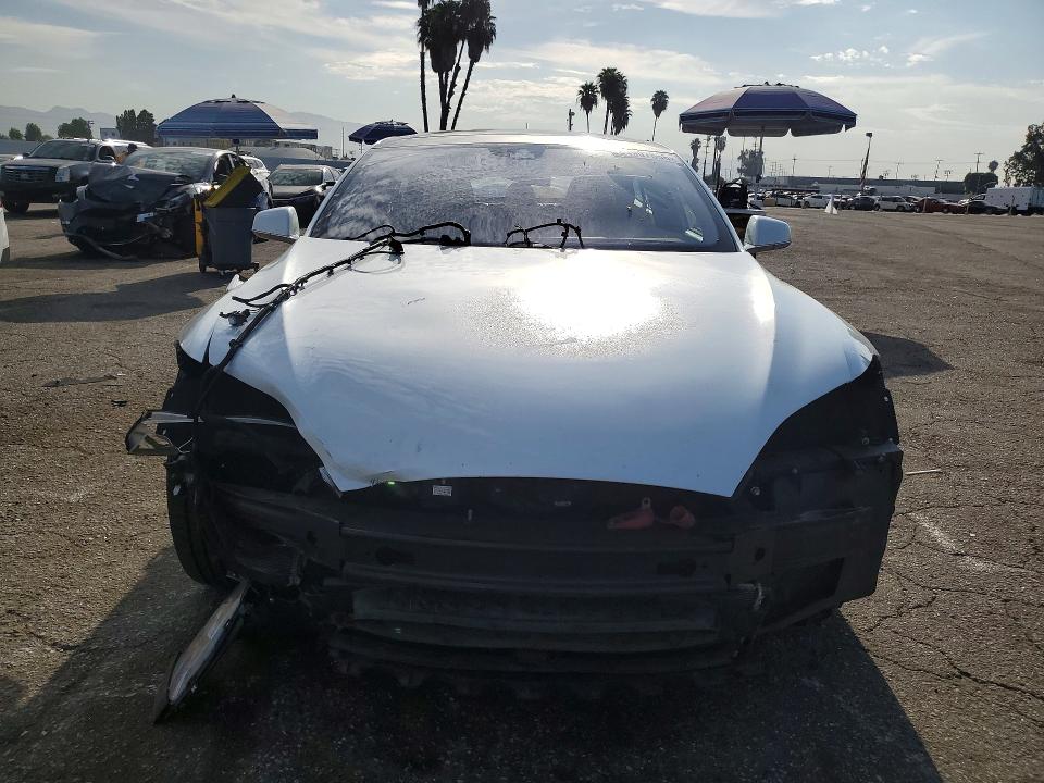 Продажа на аукционе авто 2015 Tesla Model S, vin: 5YJSA1V43FF100935, номер лота: 64907856