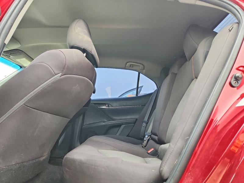 64661896 :رقم المزاد ، 4T1B11HK3JU600843 vin ، 2018 Toyota Camry مزاد بيع