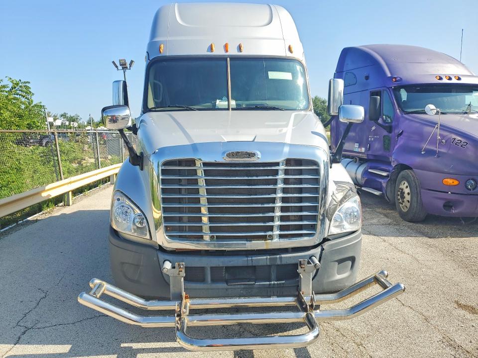 2015 Freightliner Cascadia 125 მანქანა იყიდება აუქციონზე, vin: 3AKJGLD53FSGK2879, აუქციონის ნომერი: 65894116