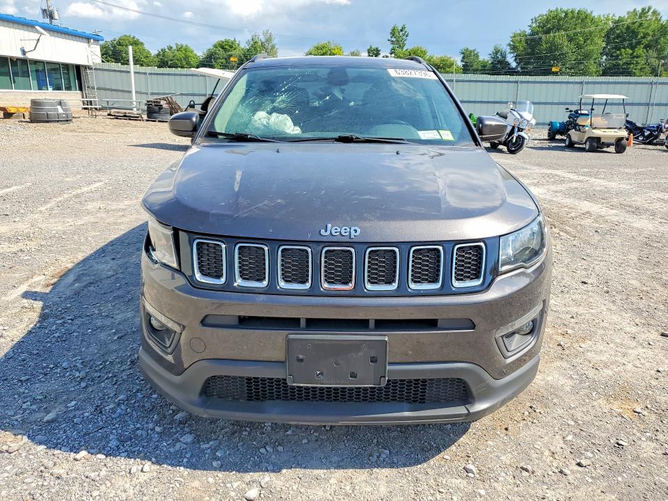 63827396 :رقم المزاد ، 3C4NJDBB9JT167843 vin ، 2018 Jeep Compass مزاد بيع