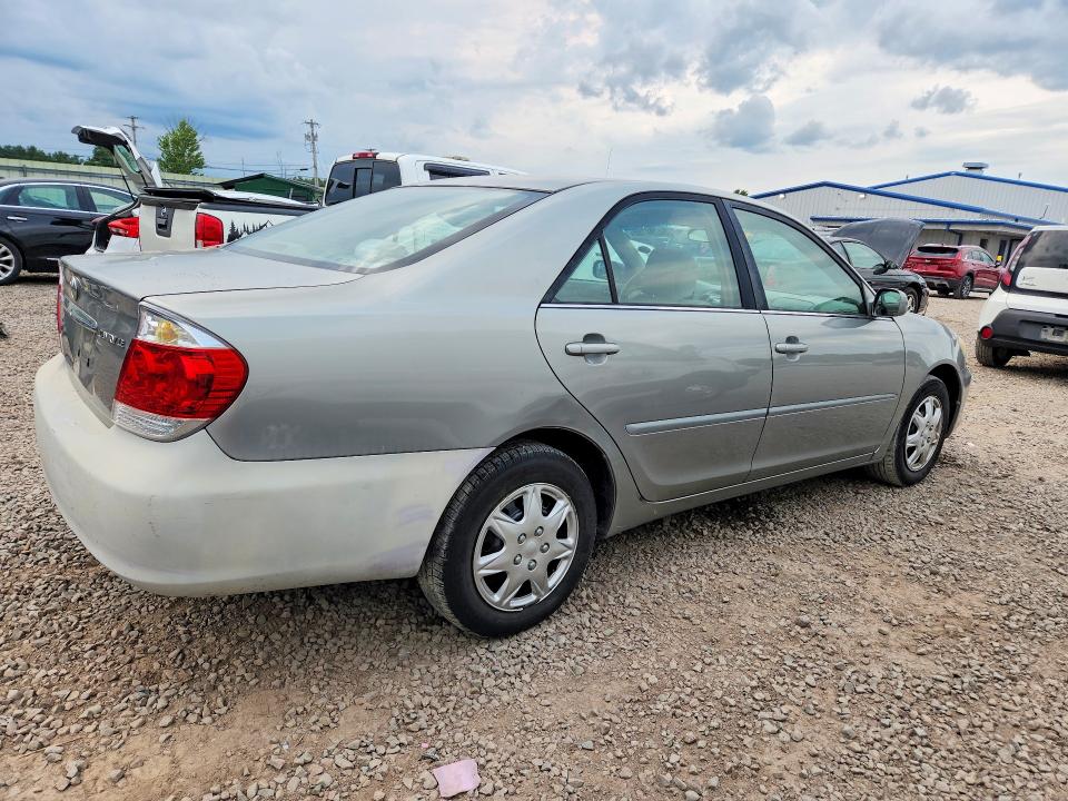 64794786 :رقم المزاد ، 4T1BE32K65U525845 vin ، 2005 Toyota Camry مزاد بيع