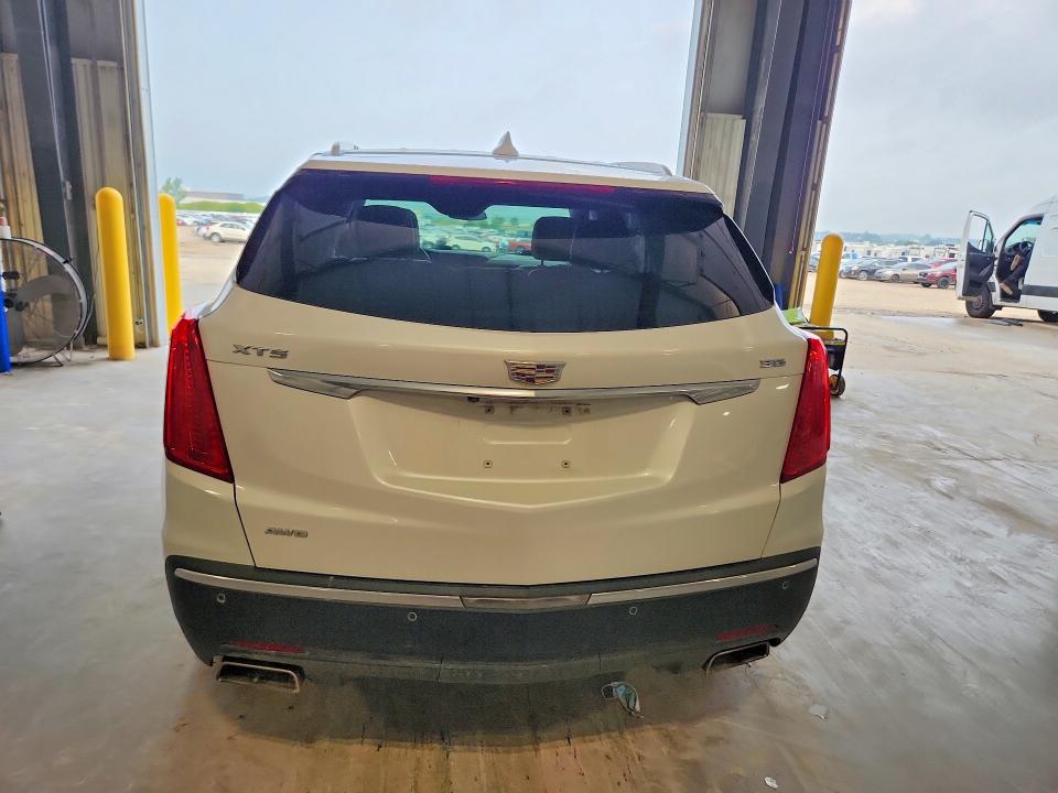 61053536 :رقم المزاد ، 1GYKNDRS1HZ146835 vin ، 2017 Cadillac Xt5 مزاد بيع