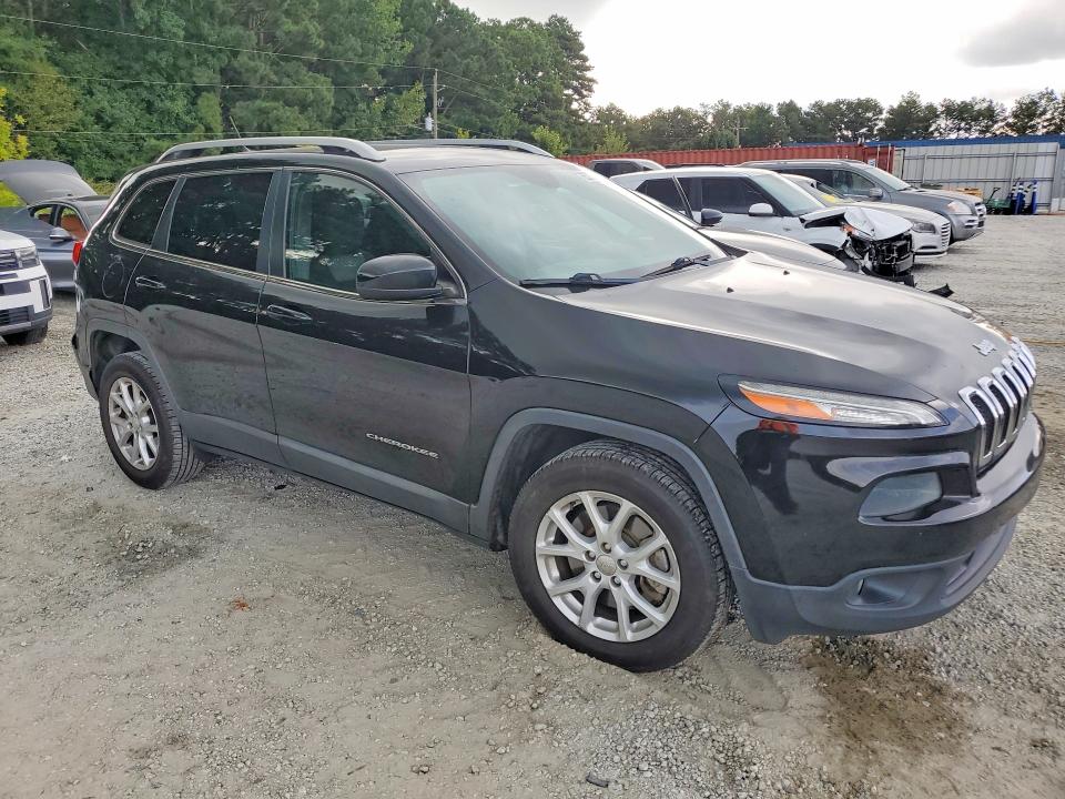 63730546 :رقم المزاد ، 1C4PJLCB1JD531180 vin ، 2018 Jeep Cherokee مزاد بيع