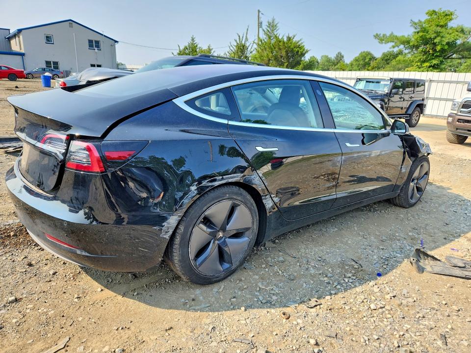 64360366 :رقم المزاد ، 5YJ3E1EA2JF025510 vin ، 2018 Tesla Model 3 مزاد بيع