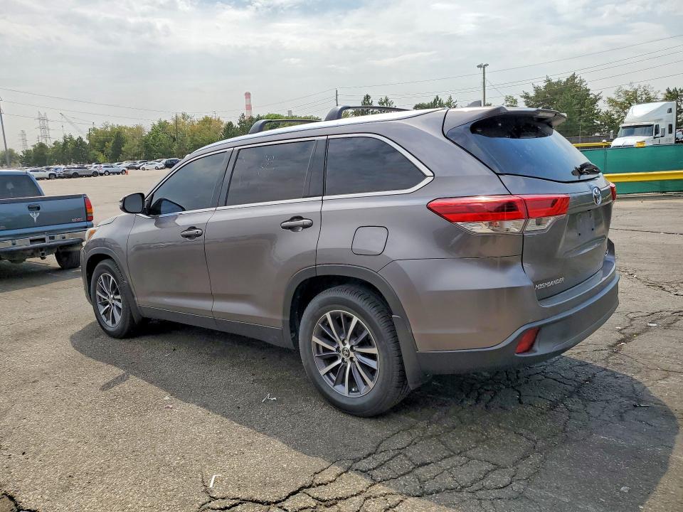 2019 Toyota Highlander მანქანა იყიდება აუქციონზე, vin: 5TDJZRFH1KS713176, აუქციონის ნომერი: 64258506