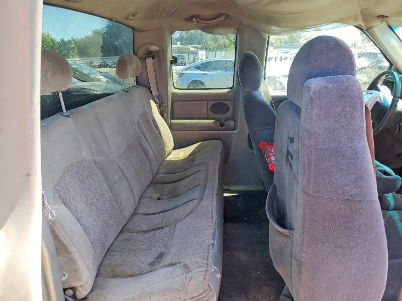 Продажа на аукционе авто 2000 Chevrolet Silverado, vin: 1GCGC29U7YE292638, номер лота: 63671736