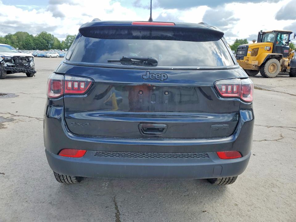 64748416 :رقم المزاد ، 3C4NJDBB6JT261615 vin ، 2018 Jeep Compass مزاد بيع