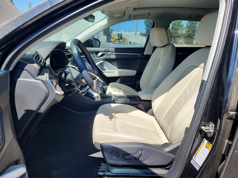 65496826 :رقم المزاد ، WA1AUCF3XM1132169 vin ، 2021 Audi Q3 مزاد بيع