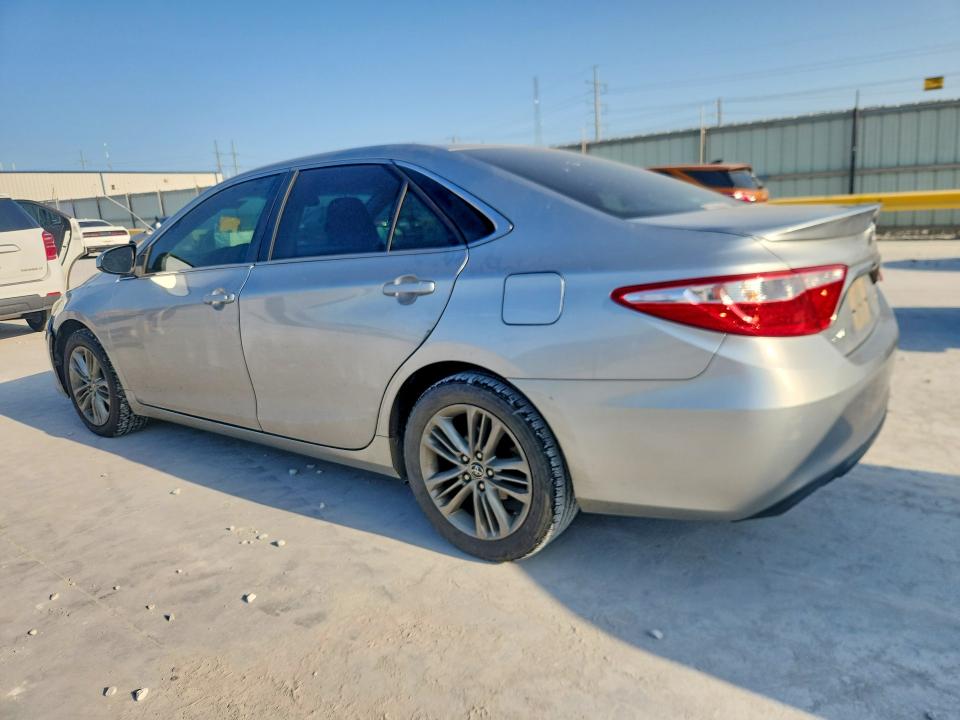 64100446 :رقم المزاد ، 4T1BF1FK7FU059209 vin ، 2015 Toyota Camry مزاد بيع