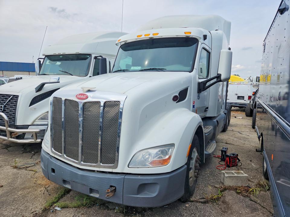 2015 Peterbilt 579 მანქანა იყიდება აუქციონზე, vin: 1XPBD49X4FD285337, აუქციონის ნომერი: 64387466