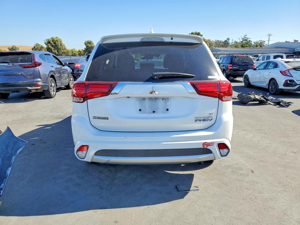 2018 Mitsubishi Outlander მანქანა იყიდება აუქციონზე, vin: JA4J24A52JZ059056, აუქციონის ნომერი: 63685316