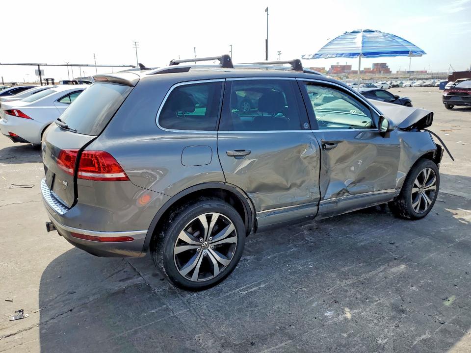 Aukcja sprzedaży 2017 Volkswagen Touareg, vin: WVGRF7BP0HD005627, numer aukcji: 64819396