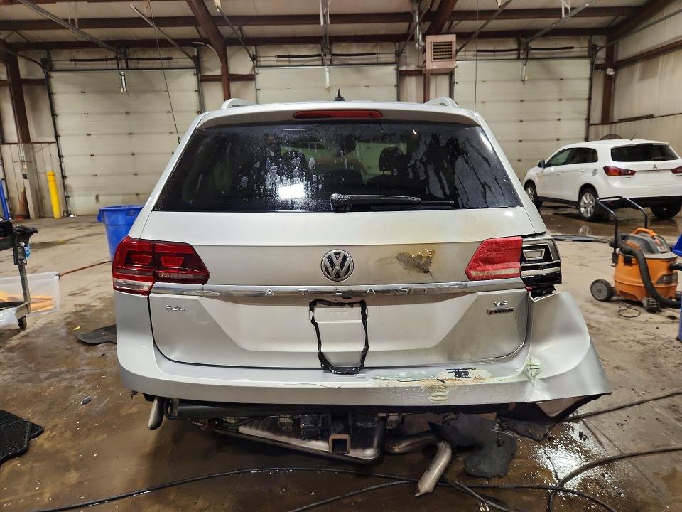 64614696 :رقم المزاد ، 1V2MR2CA4JC502158 vin ، 2018 Volkswagen Atlas مزاد بيع