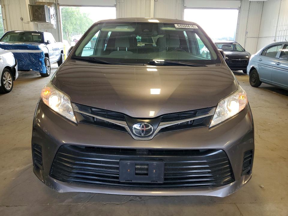 64666816 :رقم المزاد ، 5TDKZ3DC4KS998299 vin ، 2019 Toyota Sienna مزاد بيع
